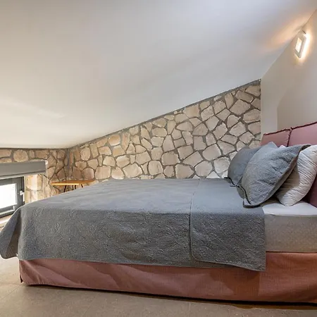Iris Luxury Villas *