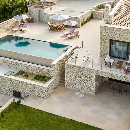 Iris Luxury Villas Keri
