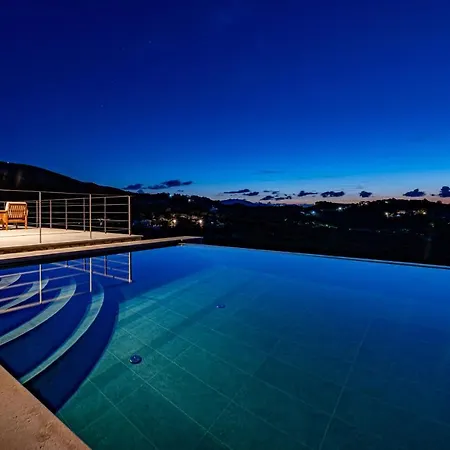 Iris Luxury Villas 빌라 Keri